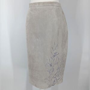 Terry Lewis Classic Luxuries Gray Suede Purple Floral Embroidered Skirt 14 NWT